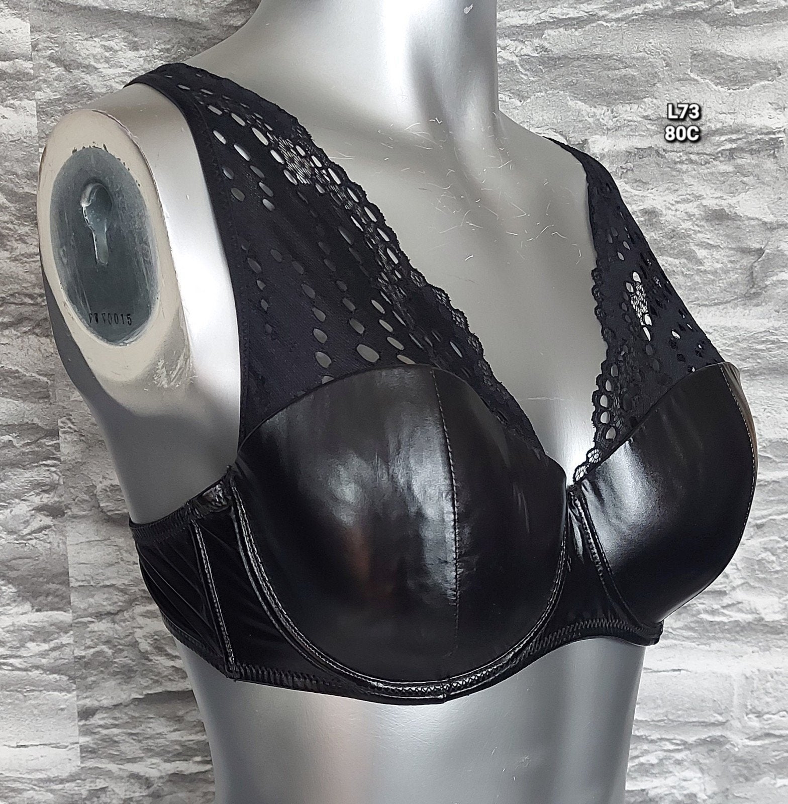 Kinky Zwarte BH met lak en kant - Maat 80C, Kleding | Dames, Ondergoed en Lingerie, Onbekend, Ophalen of Verzenden, Zwart, BH