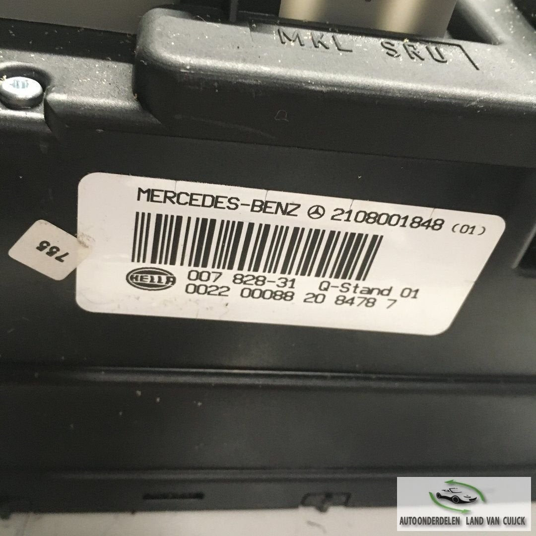 Mercedes W210 2001  sedan   2500062 Centrale vergrendelingsp, Gebruikt, -, -, Ophalen of Verzenden