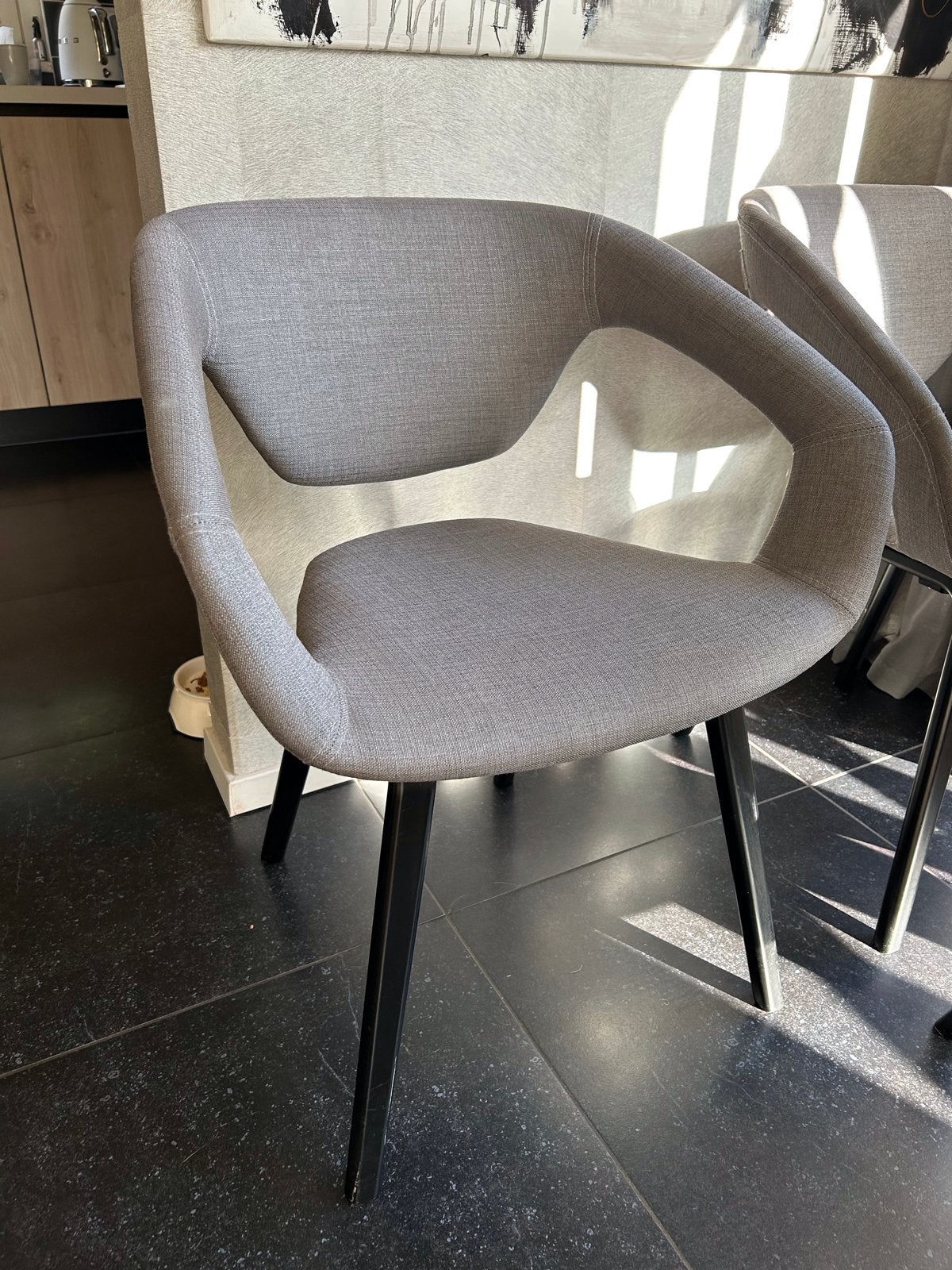 4x Zuiver Eettafelstoelen Grijs Stof Zwarte Poten, Huis en Inrichting, Stoelen, Ophalen, Zo goed als nieuw, Vier, Stof