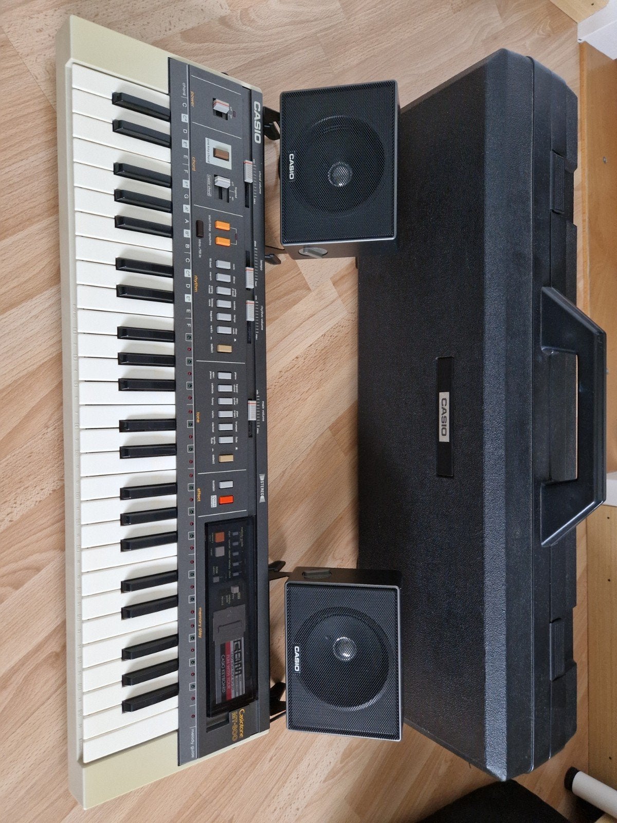 Vintage Casio MT-800 | COMPLEET met speakers & koffer, Muziek en Instrumenten, Ophalen of Verzenden, Zo goed als nieuw, 49 toetsen