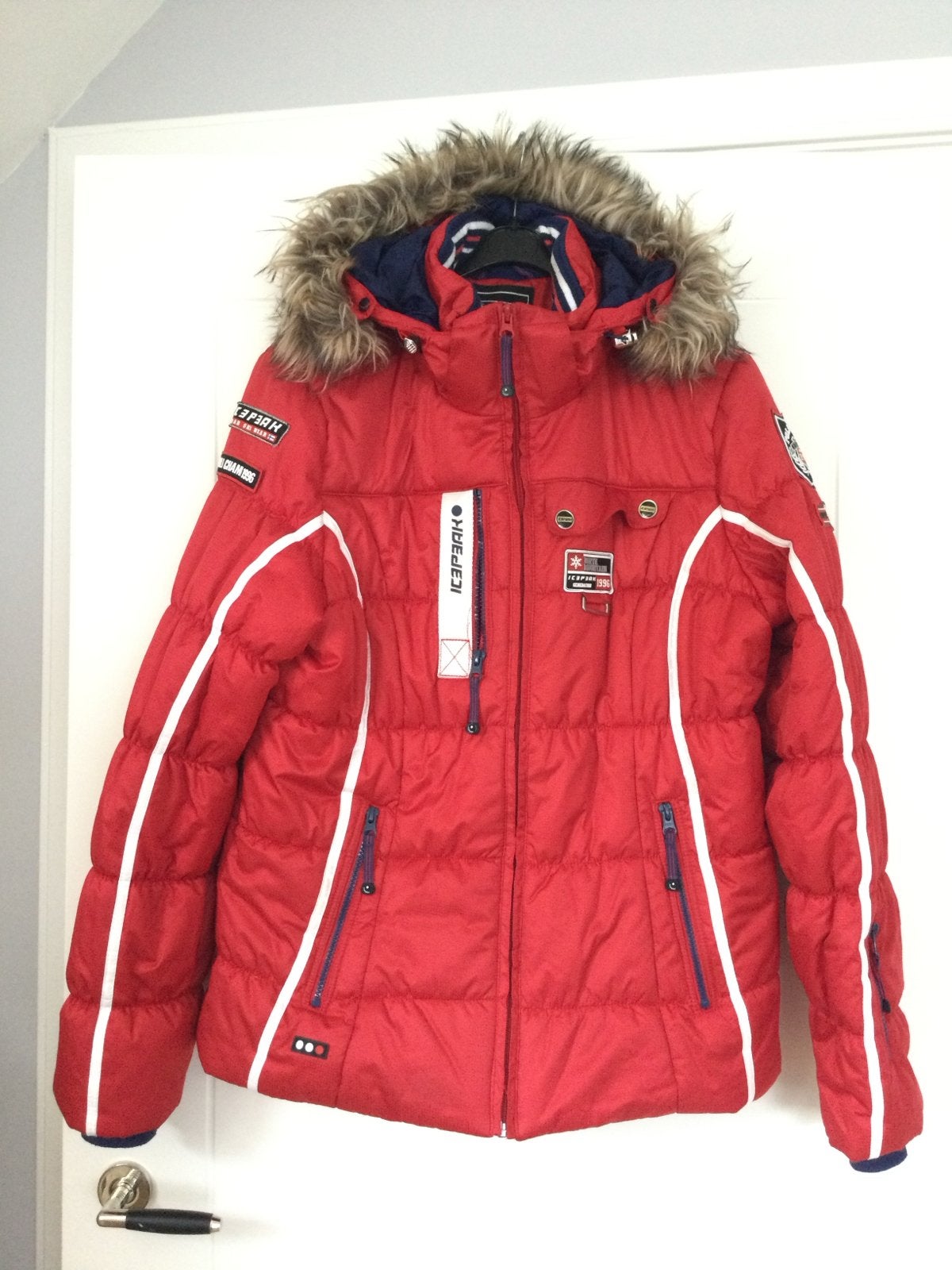 Icepeak winterjas rood met afneembaar nepbont en capuchon, Ophalen of Verzenden, Gedragen, Maat 42/44 (L), Jack