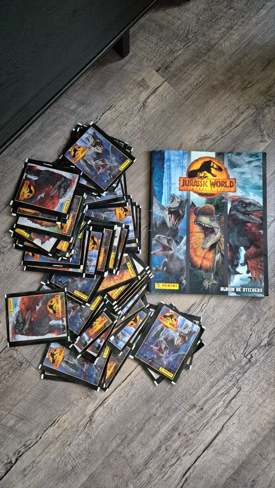 Panini Jurassic World Leeg Album + 60 Zakjes, Verzenden, Nieuw, Meerdere stickers