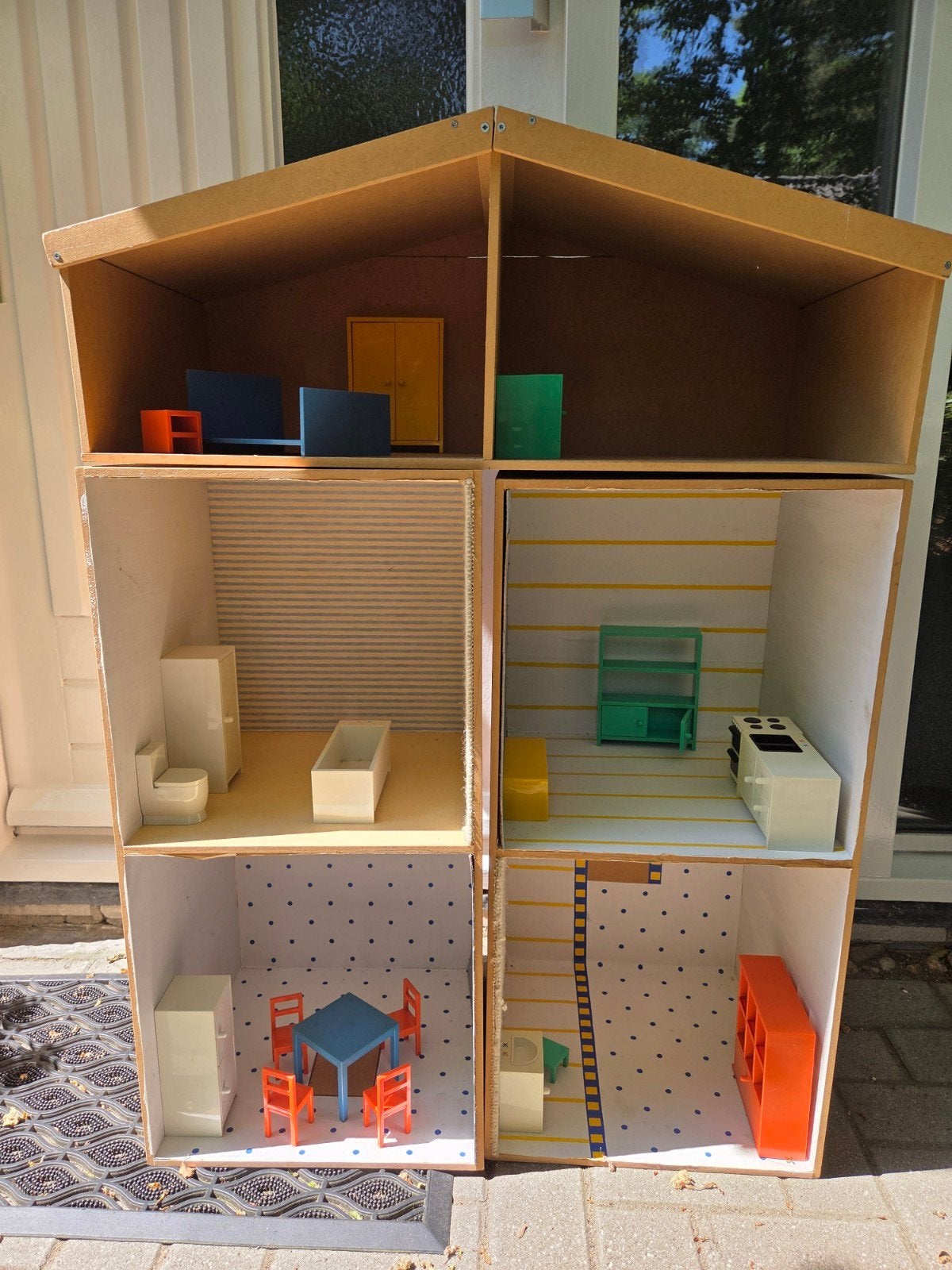 Gratis poppenhuis incl meubeltjes, Ophalen, Poppenhuis