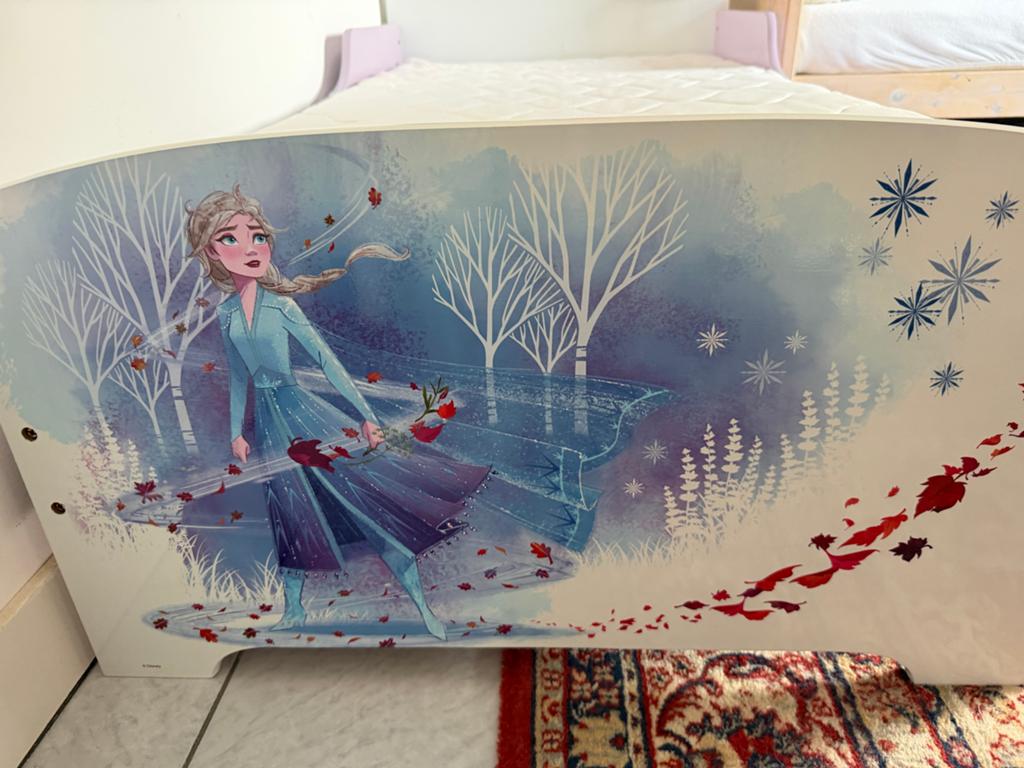 Peuterbed Elsa en Olaf met nieuw matras, Zo goed als nieuw, Hout, Overige kleuren, Eenpersoons