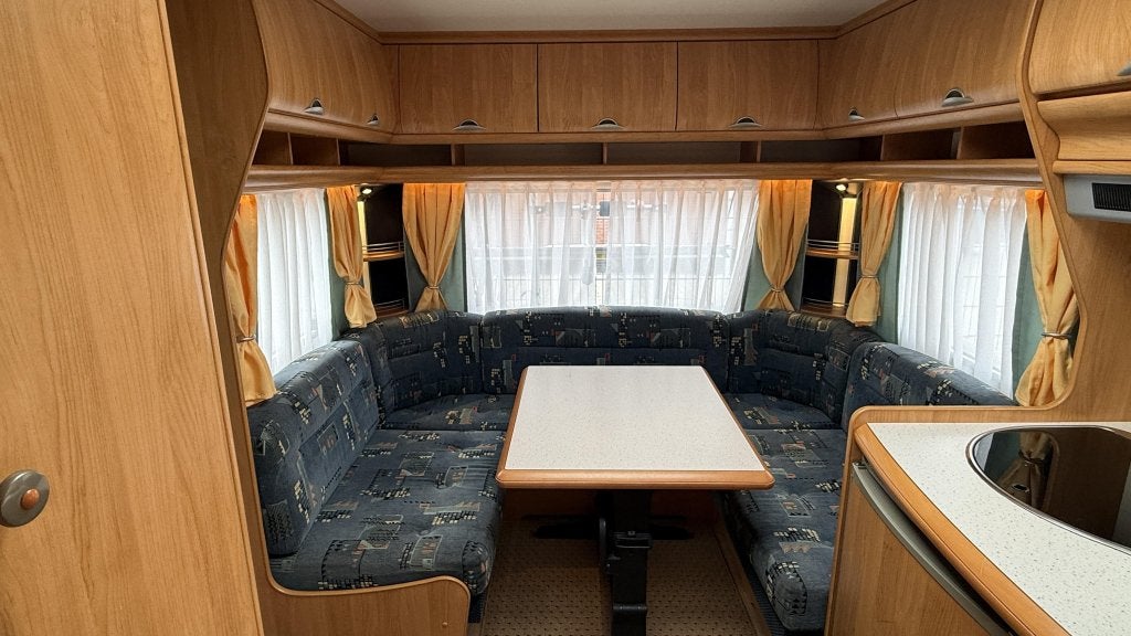 Hobby Excellent Easy 460 UFE bj 2003 met voortent en luifel, Caravans en Kamperen, Rondzit, Hobby, Fietsenrek, Bedrijf