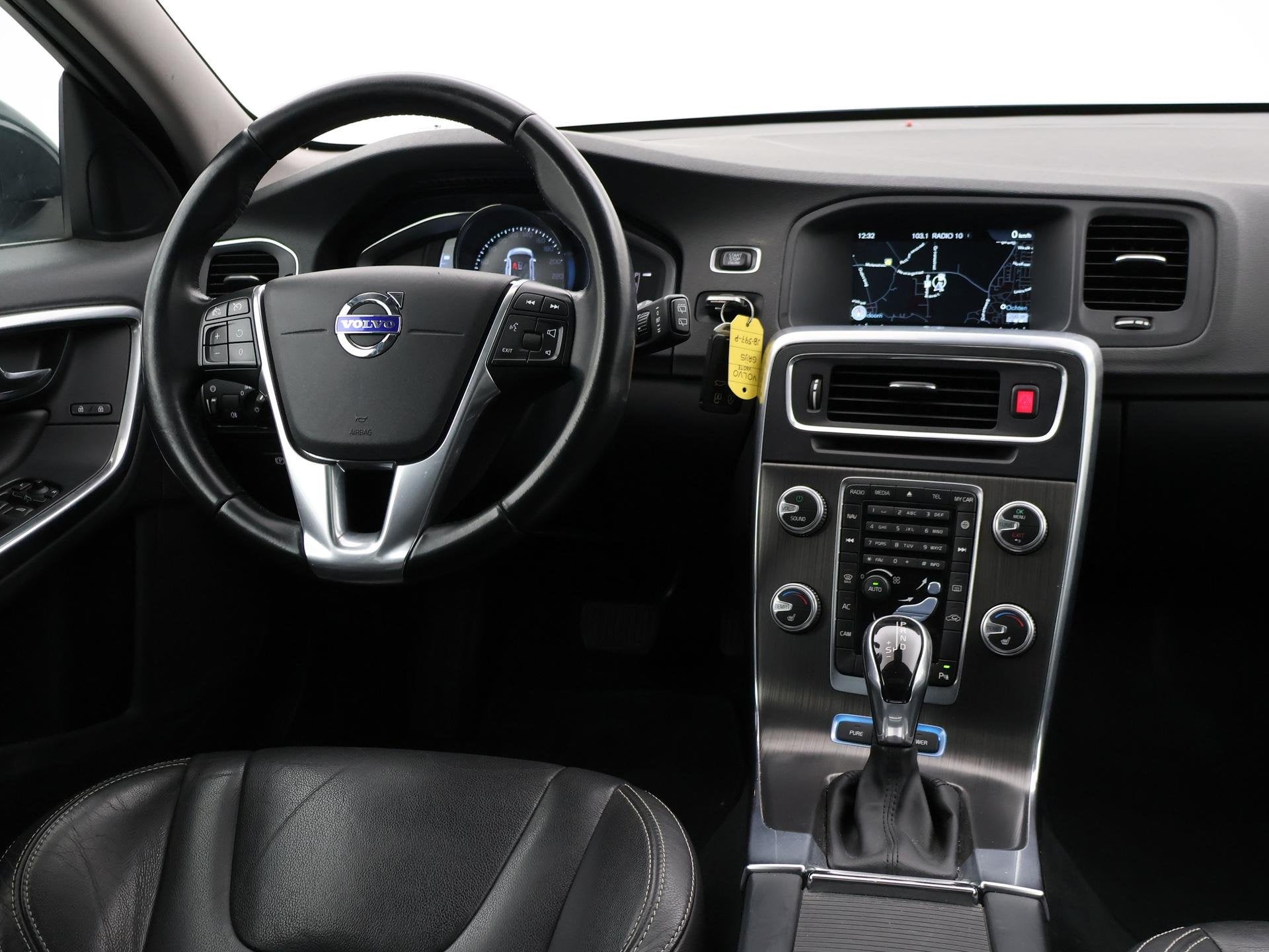 Volvo V60 2.4 D6 TWIN ENGINE SUMMUM EURO 6 + SCHUIFDAK | TRE, Auto's, Automaat, Euro 6, Vierwielaandrijving, 1880 kg