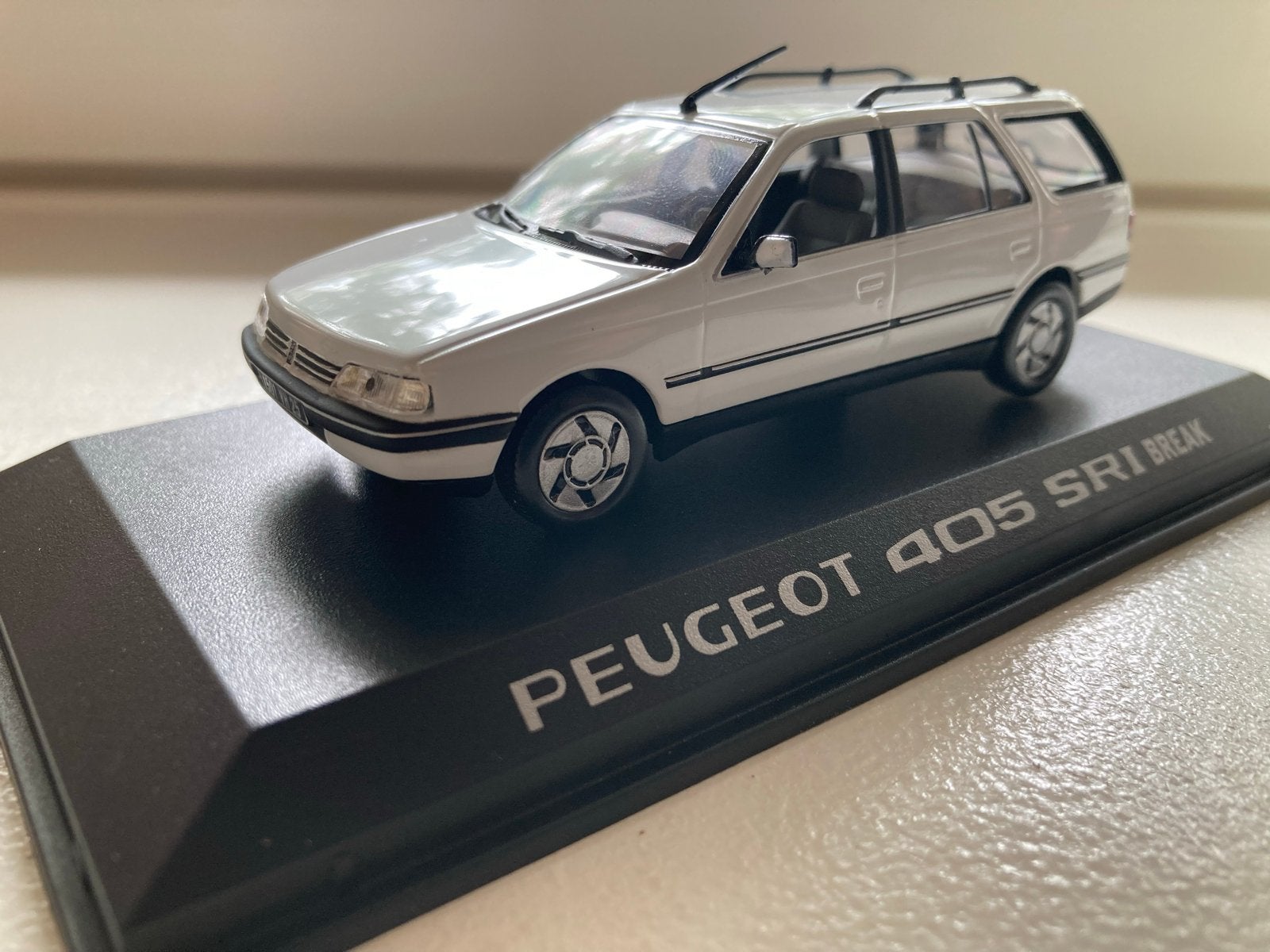 Norev Peugeot 405 Break 1/43 - Nieuw in verpakking, Hobby en Vrije tijd, Modelauto's | 1:43, Ophalen of Verzenden, Nieuw, Auto
