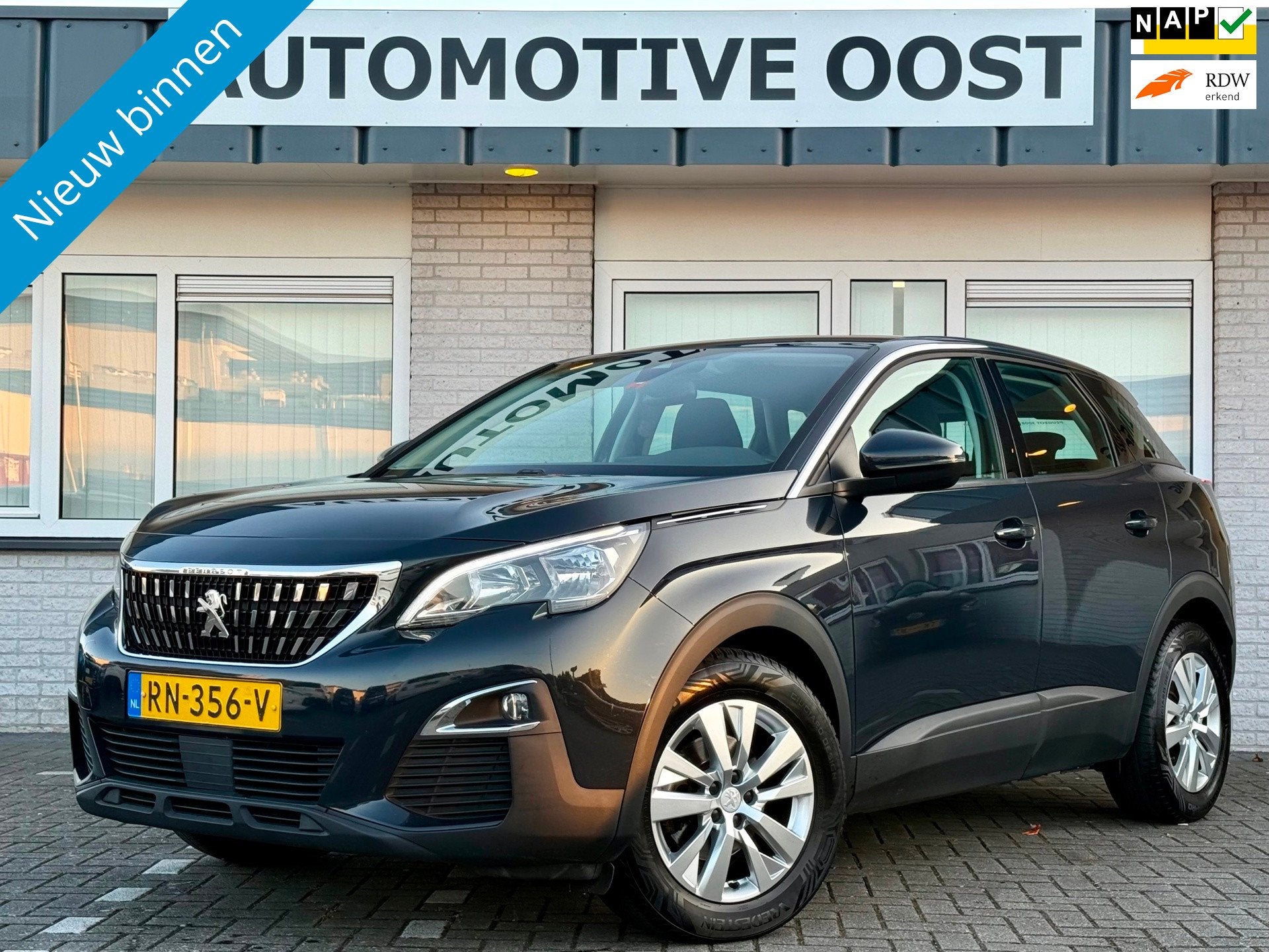 Peugeot 3008 1.2 131pk PureTech 2018|Navigatie| Trekhaak!, Auto's, Peugeot, Stof, Gebruikt, 1199 cc, Origineel Nederlands