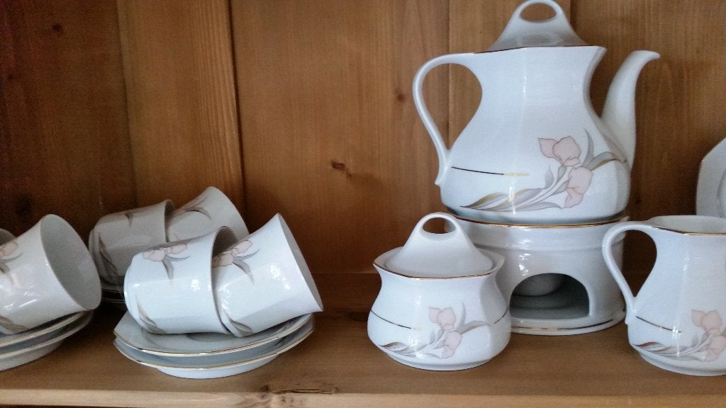Mooi 36-delig porselein, Winterling servies met roze lelie., Ophalen of Verzenden, Zo goed als nieuw, Porselein, Overige stijlen