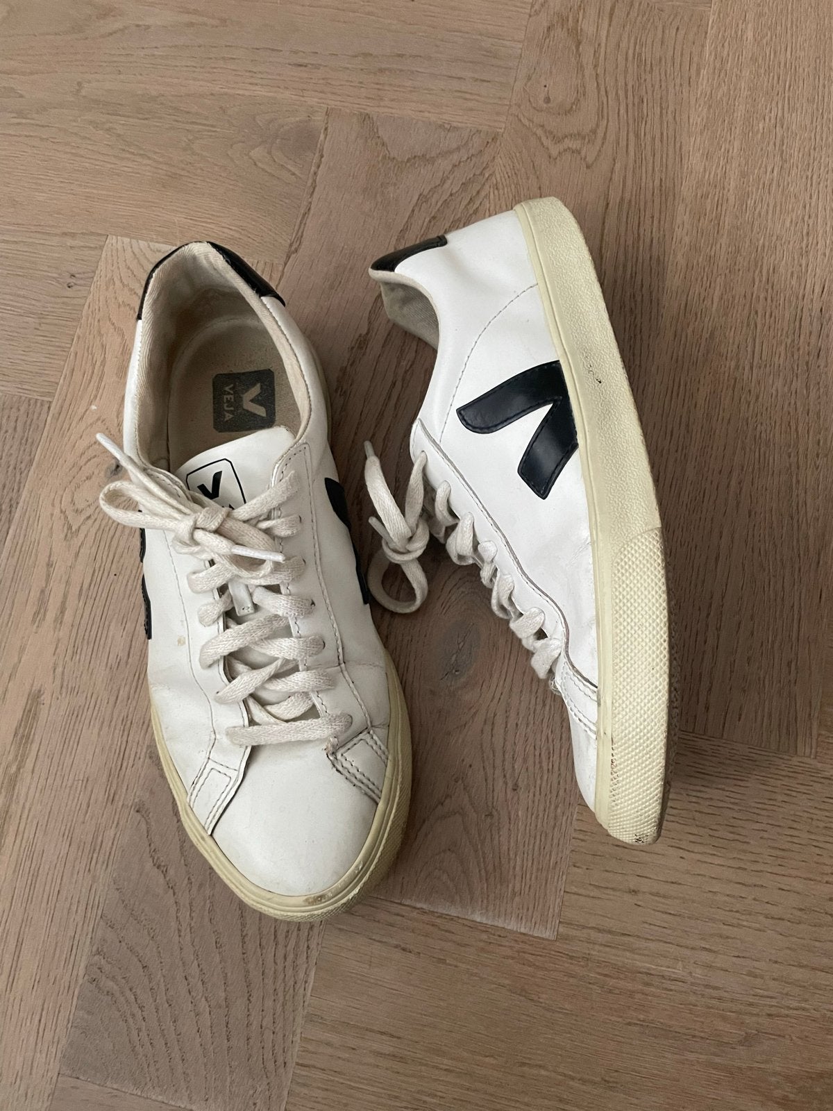 Veja V-10 Sneakers Dames Maat 38 Wit Zwart, Wit, Ophalen of Verzenden, Sneakers of Gympen, Gedragen