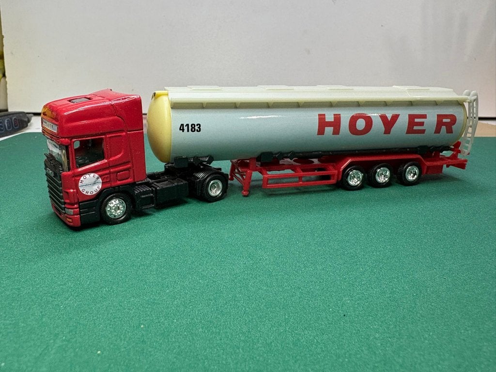 Scania trekker met tank oplegger "HOYER" IMG6862/3/4/5, Hobby en Vrije tijd, Modelauto's | 1:87, Ophalen of Verzenden, Zo goed als nieuw