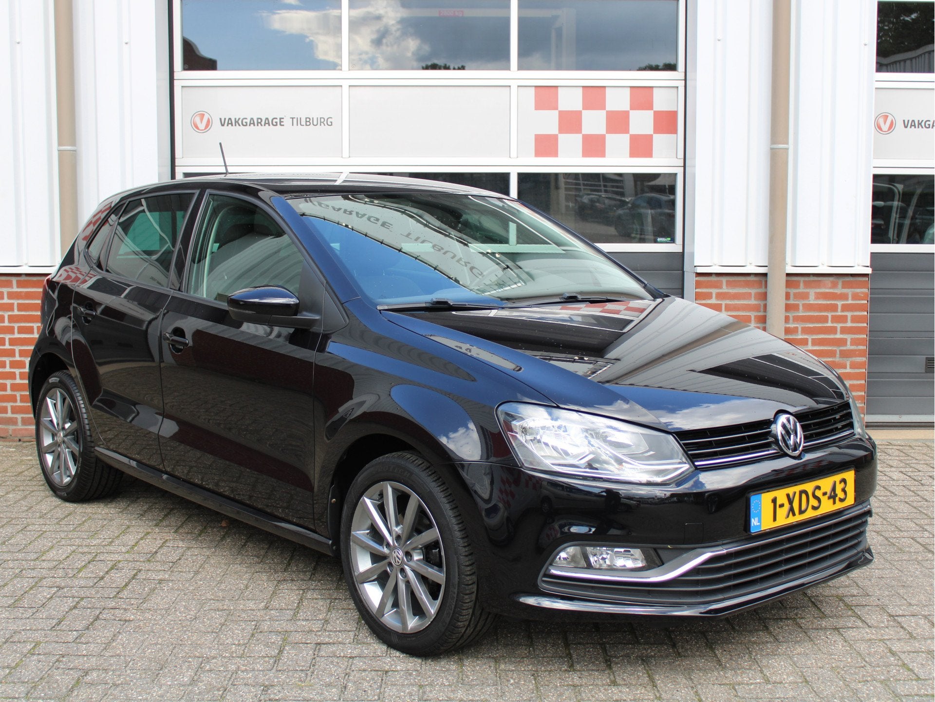 Volkswagen Polo 1.2 TSI First Edition 1e Eig/NWE Distributie, Stof, Euro 6, 4 cilinders, Zwart