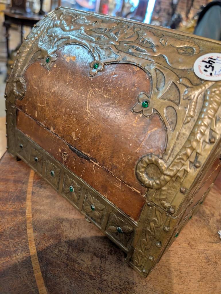 Antiek kistje. 25 breed 20 hoog. €145., Antiek en Kunst, Ophalen