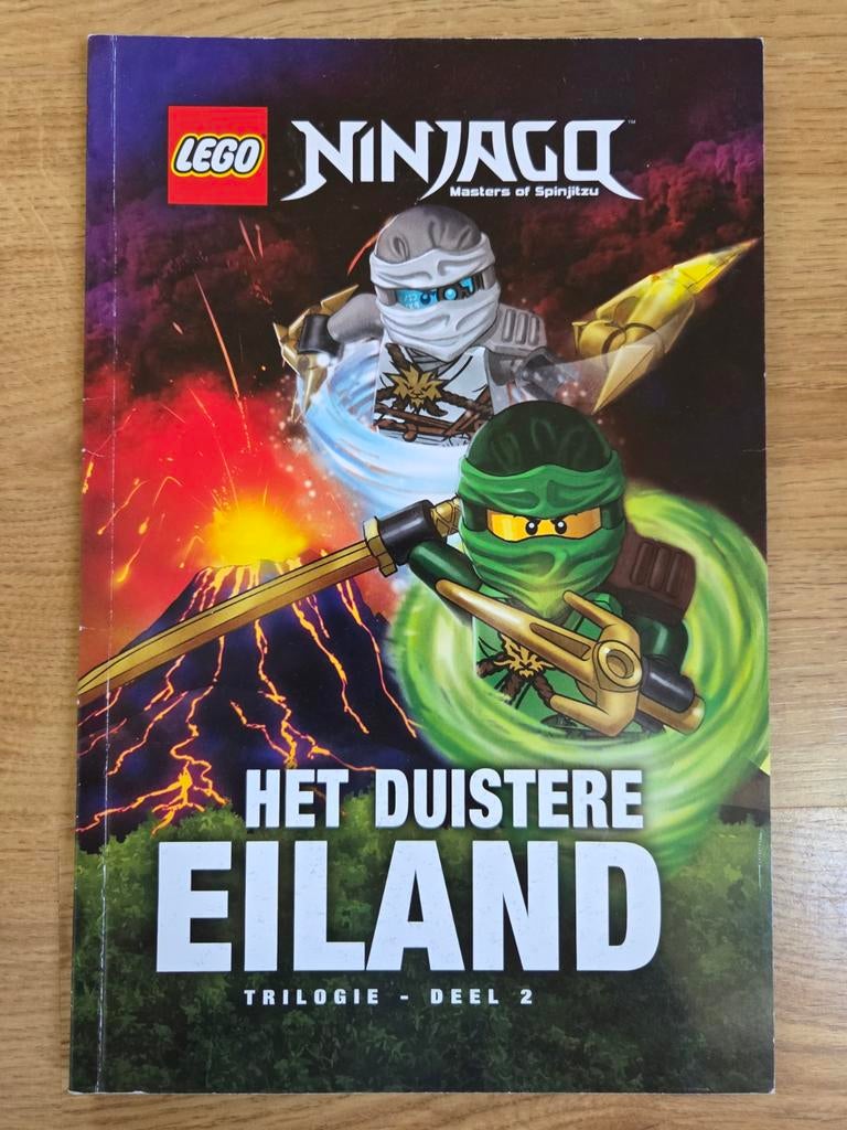 Lego Ninjago het duistere eiland trilogie deel 2, Eén stripboek, Ophalen of Verzenden, Gelezen