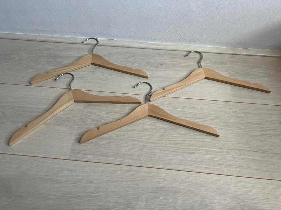 4 Houten baby/kinderhangertjes, Kleding | Dames, Kledinghangers, Ophalen of Verzenden, Gebruikt, Hout, Kinderen
