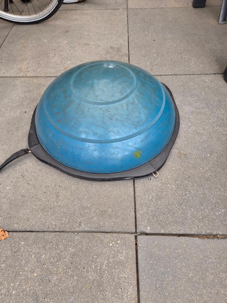 Bosu bal voor balans- en krachttraining, Sport en Fitness, Fitnessmaterialen, Ophalen, Gebruikt, Buik, Fitnessbal