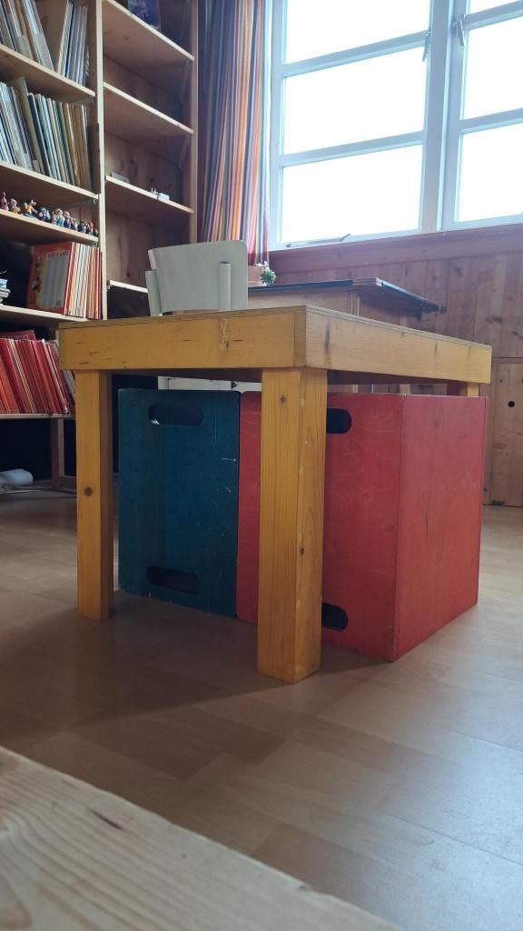 Kindertafeltje met stoeltjes, Ophalen, Gebruikt, Tafel(s) en Stoel(en)