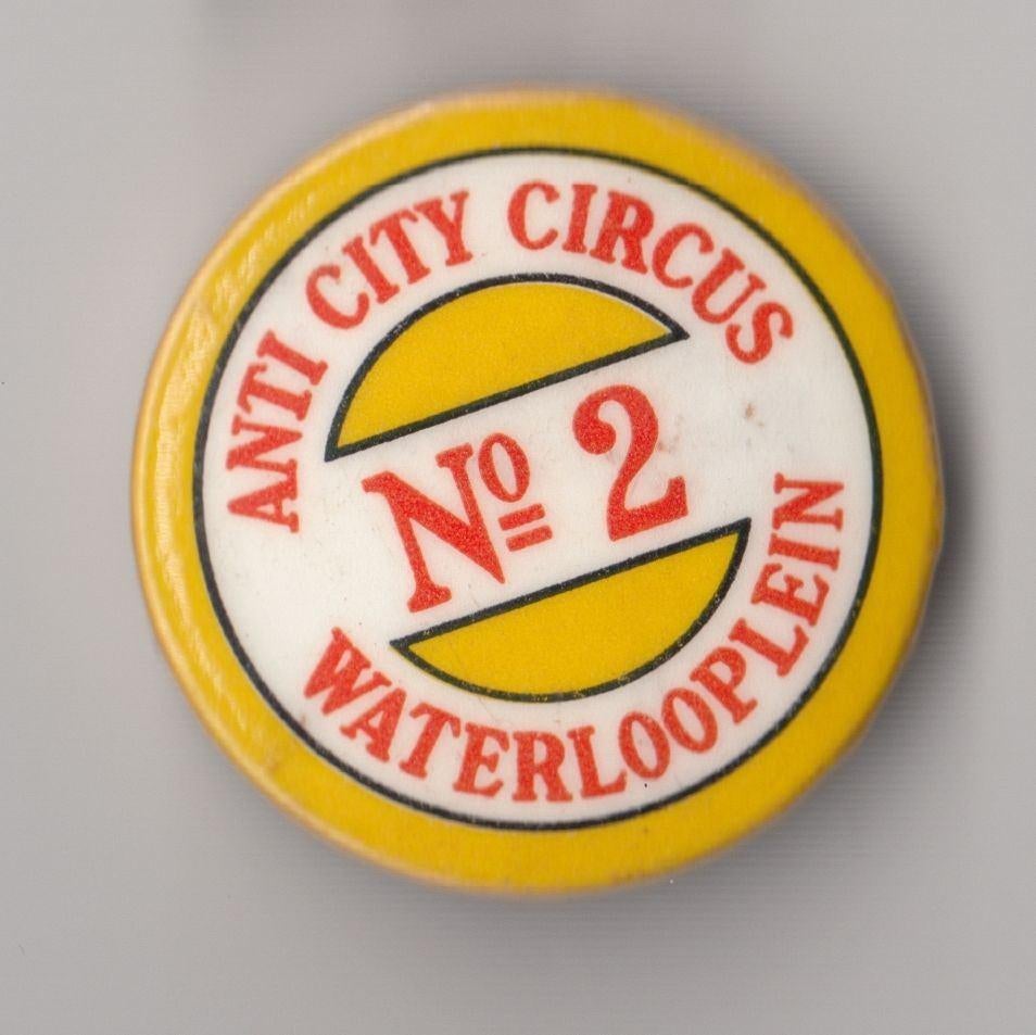 Amsterdam button Anti City Circus Waterlooplein, Gebruikt, Niet vindbaar, Niet vindbaar, Speldje of Pin