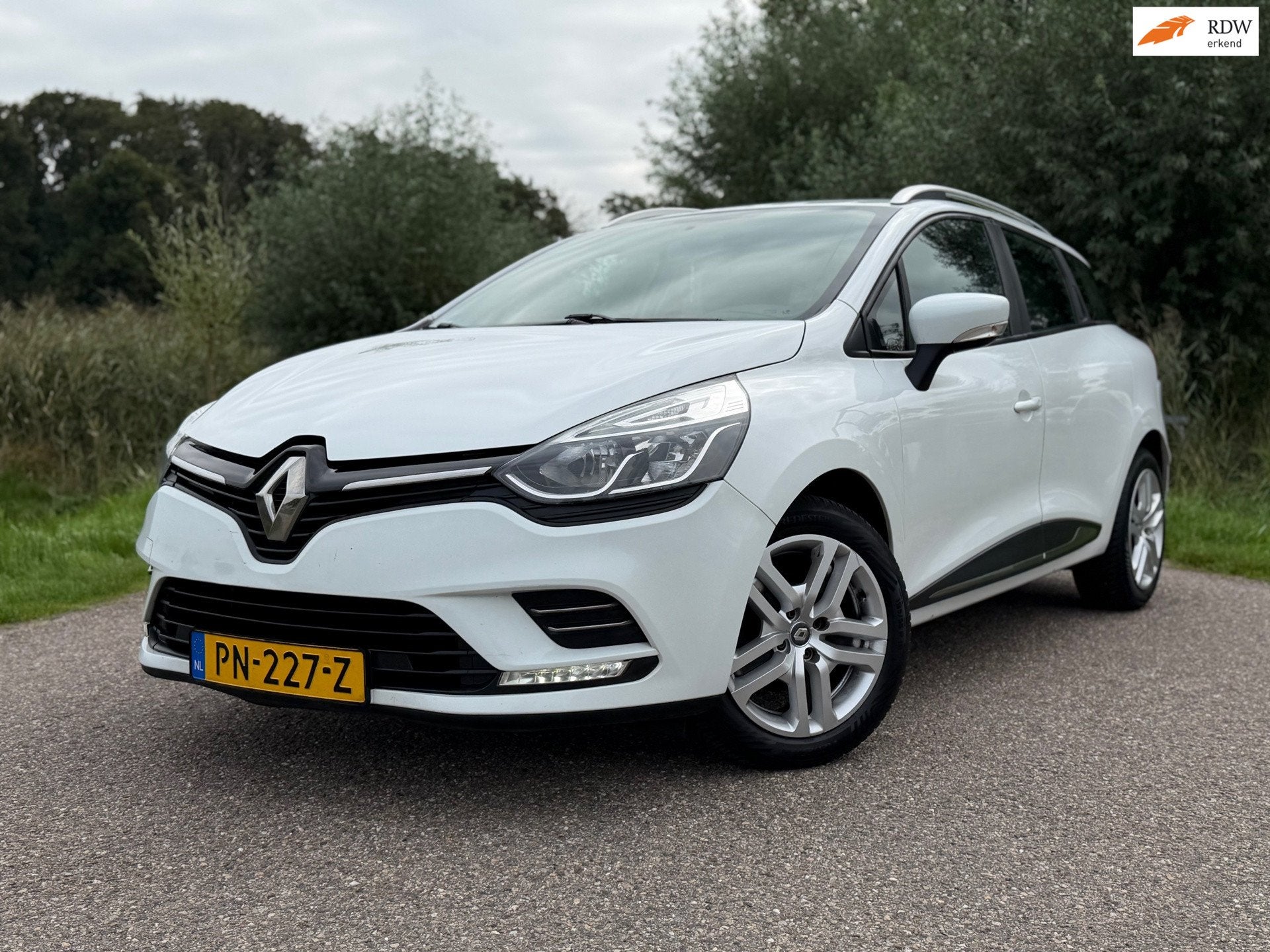 Renault Clio Estate 0.9 TCe Zen NAVI PDC AIRCO NAP 90PK GOED, Auto's, Voorwielaandrijving, 898 cc, 1063 kg, Gebruikt