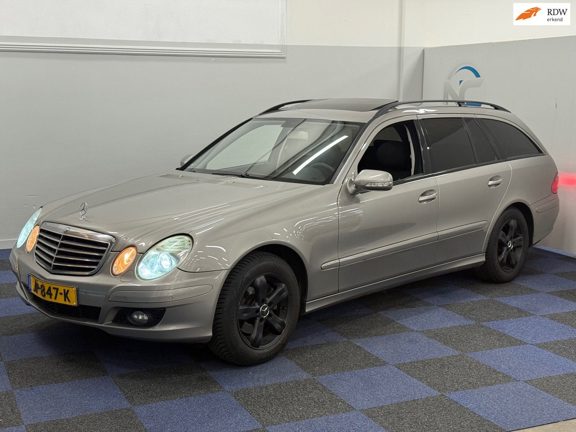 Mercedes-Benz E-klasse Estate 200 K / AUTOMAAT / SCHUIFKANTE, Automaat, Dealer onderhouden, Achterwielaandrijving, Gebruikt