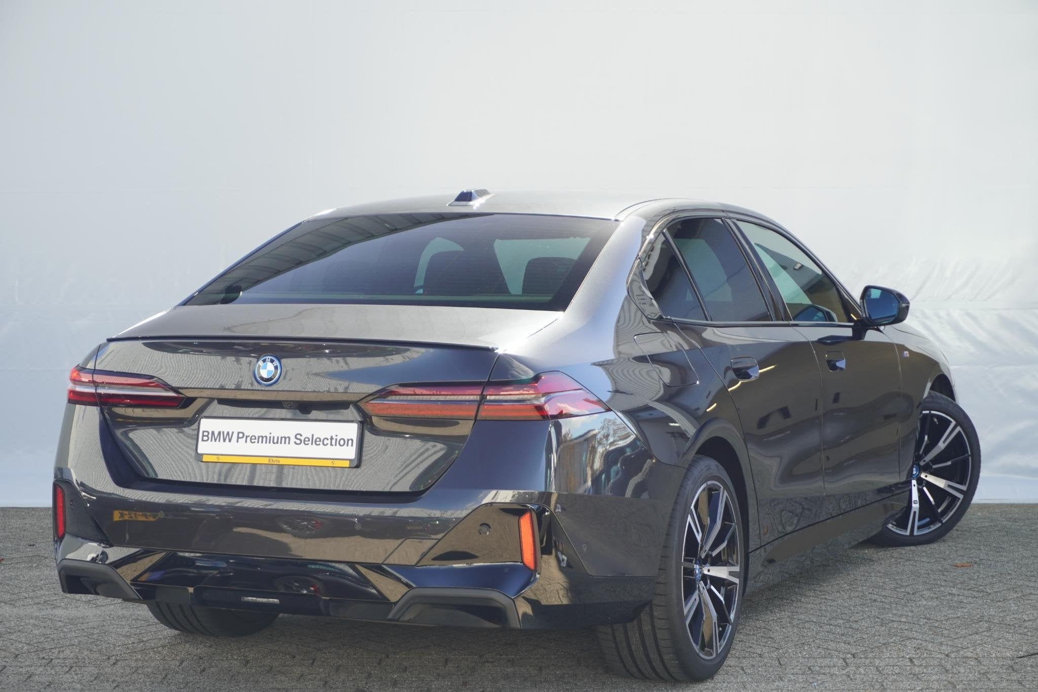BMW 5 Serie Sedan 530e | M Sportpakket Pro | Harman Kardon |, Auto's, 1998 cc, 4 cilinders, Met garantie (alle), Parkeercamera