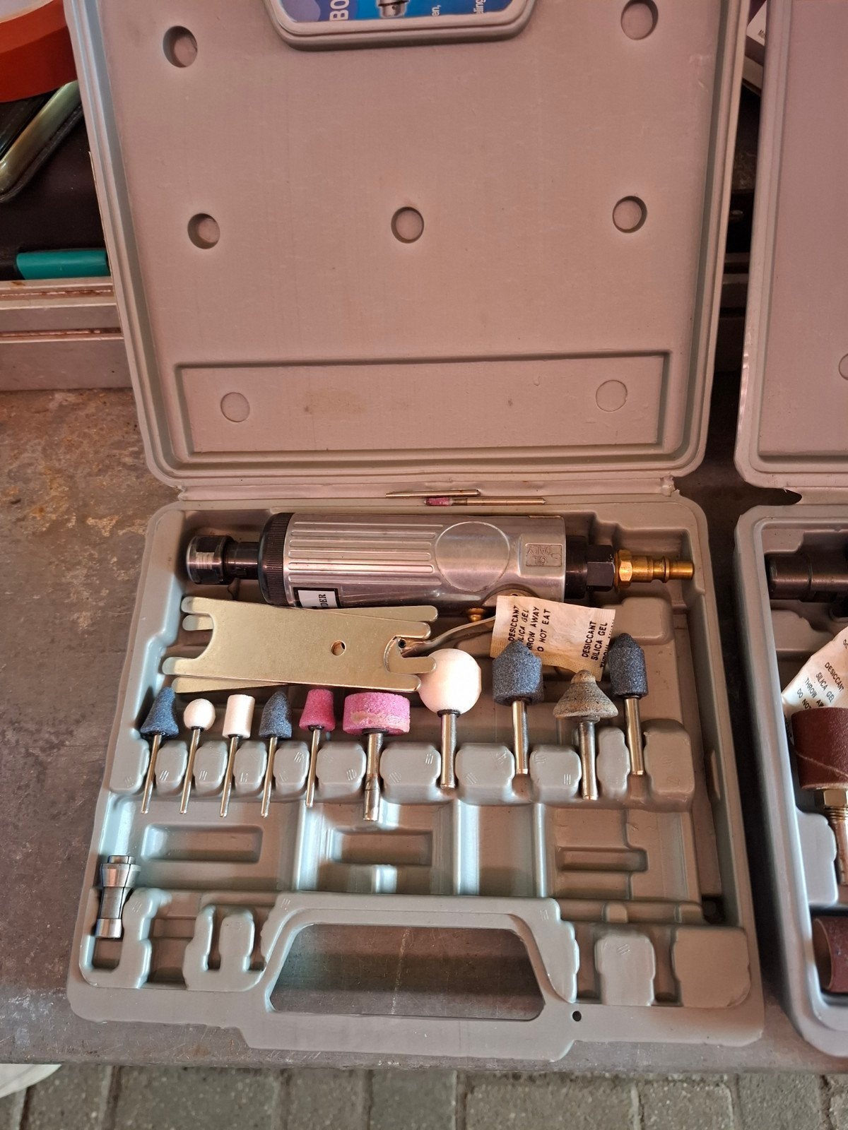 Dremel set met accessoires en opbergkoffer, Ophalen of Verzenden, Gebruikt, Multitool, Overige merken