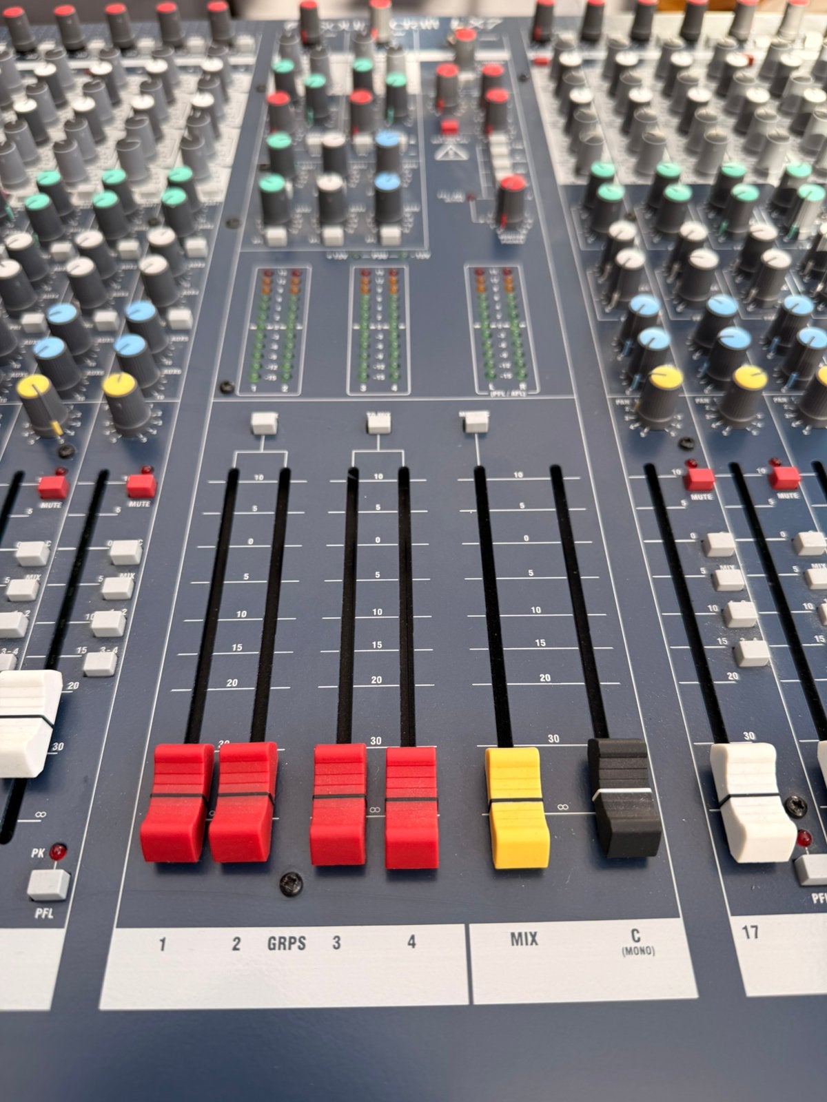 Soundcraft LX7 II - 24 channels | Analogue, Ophalen, Zo goed als nieuw, 20 kanalen of meer, Microfooningang