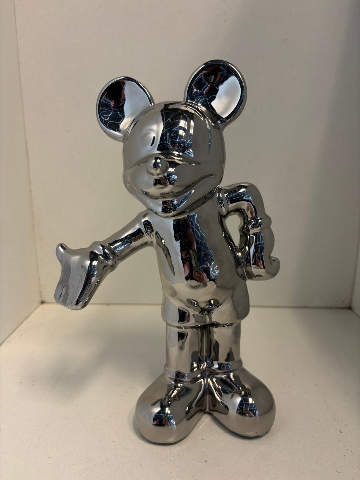 Zilver kleurige aardewerk Mickey Mouse beeldje, Verzamelen, Beelden en Beeldjes, Ophalen of Verzenden, Nieuw, Overige typen