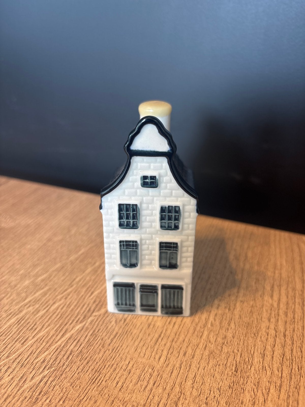 KLM Huisje 30 - Bols Jenever - Grachtenpandje, Verzamelen, KLM Huisjes, Ophalen of Verzenden, Zo goed als nieuw, 21 t/m 40, Gevuld