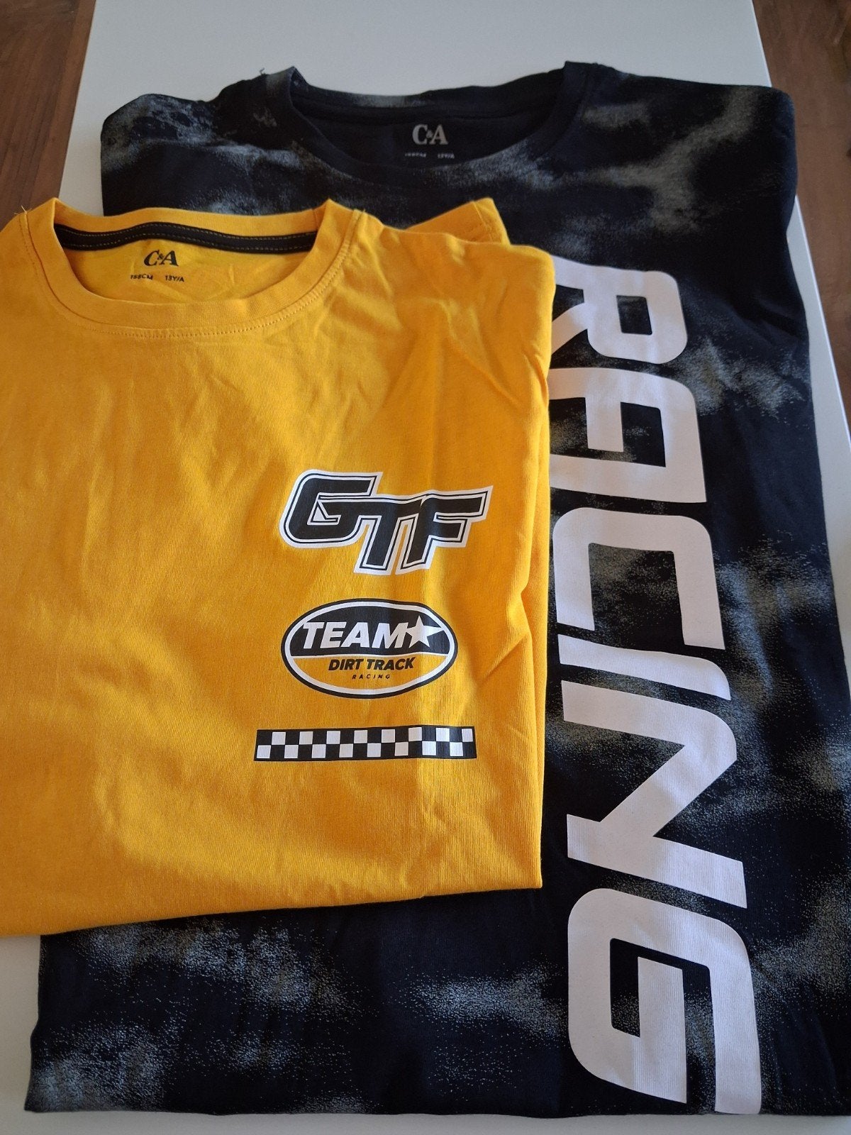 C&A T-shirts: Geel 'GTF Team' & Zwart 'Racing', Ophalen of Verzenden