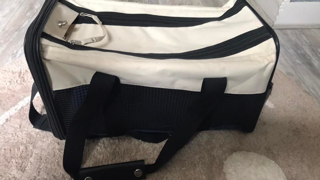 honden reistas klein 42 x 25 x23 hoogte, Dieren en Toebehoren, Ophalen of Verzenden, Zo goed als nieuw