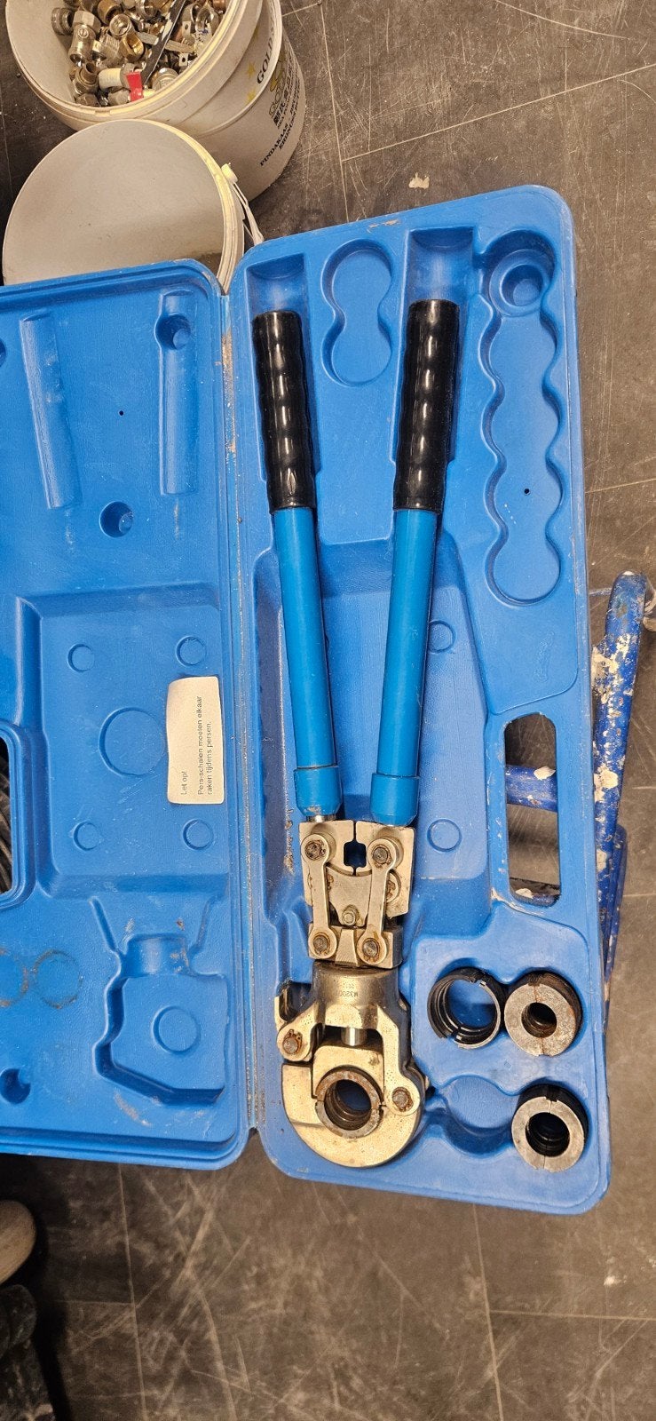 Perstang voor buizen met diverse persbekken, Doe-het-zelf en Verbouw, Gereedschap | Handgereedschap, Ophalen of Verzenden, Gebruikt