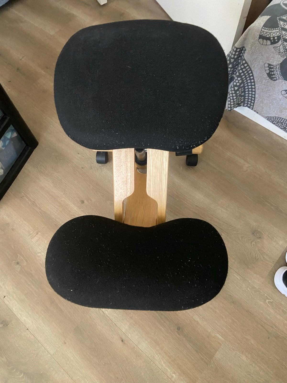 Ergonomische kniestoel - Zwart met houten frame, Huis en Inrichting, Ophalen, Gebruikt, Zwart, Eén