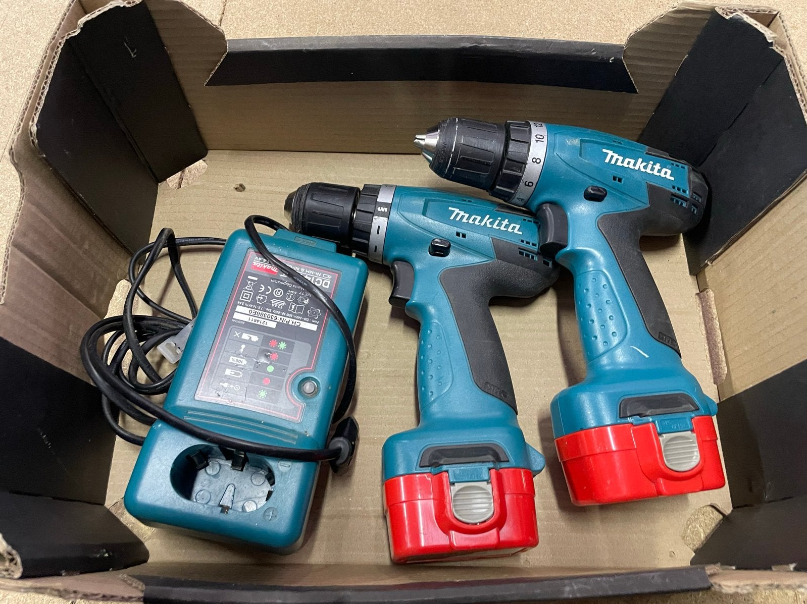 4 Hitachi / Makita accu boor- en schroefmachines, Doe-het-zelf en Verbouw, Gereedschap | Boormachines, Gebruikt, Variabele snelheid