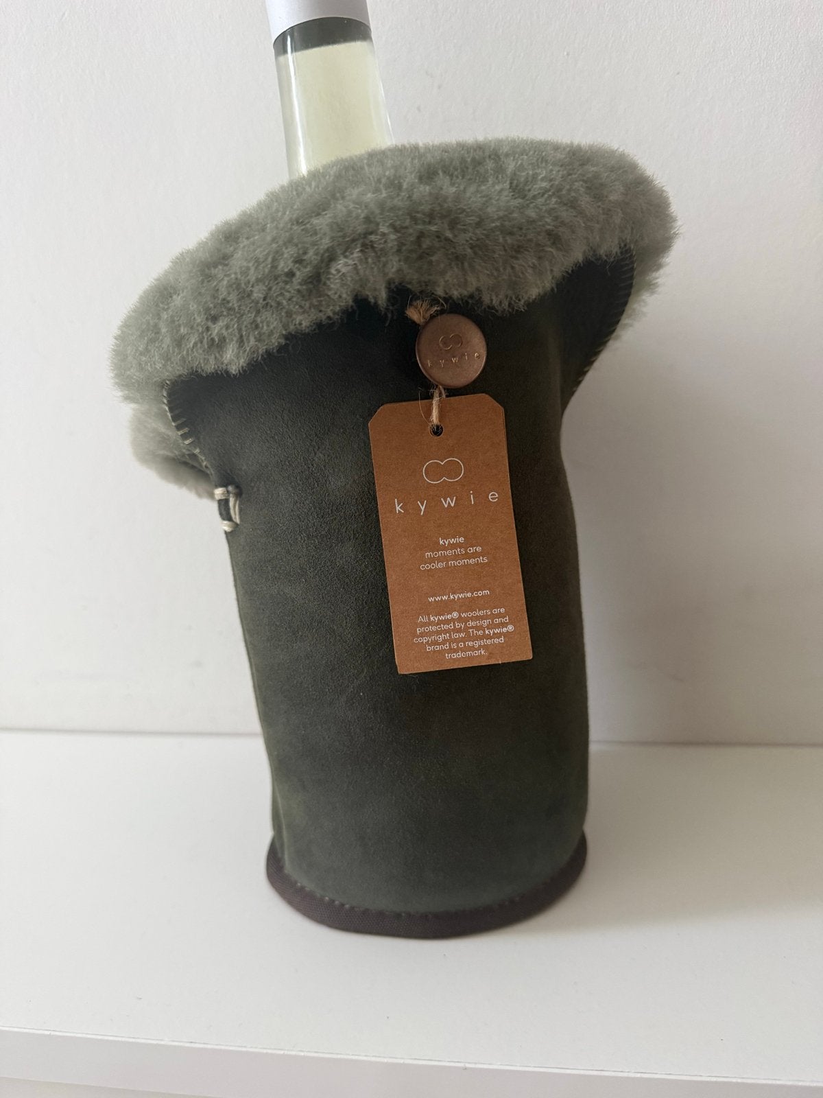 Kywie wijnkoeler van schapenwol - Khaki suède, Ophalen of Verzenden, Nieuw, Groen, Natuurlijk materiaal