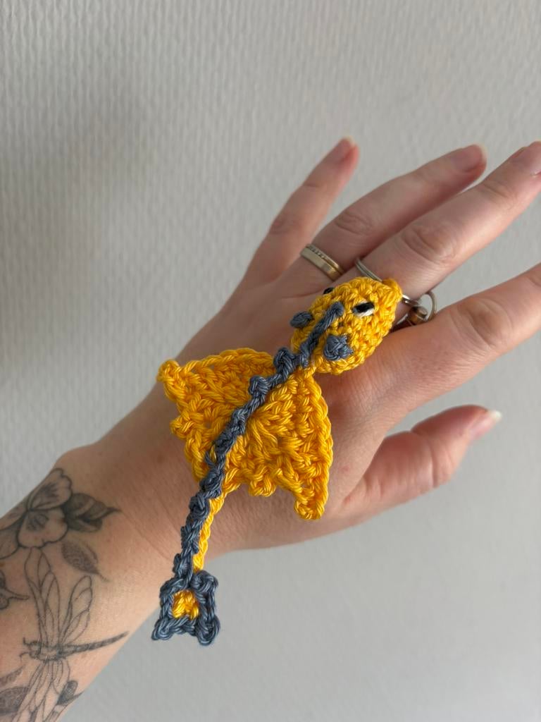 Gehaakt draakje sleutelhanger geel, Ophalen of Verzenden, Nieuw, Knuffel of Figuurtje