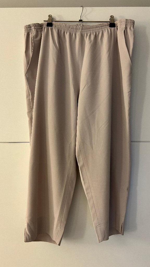 Grijze broek met elastische taille, Kleding | Dames, Maat 46/48 (XL) of groter, Ophalen of Verzenden, Zo goed als nieuw, Grijs