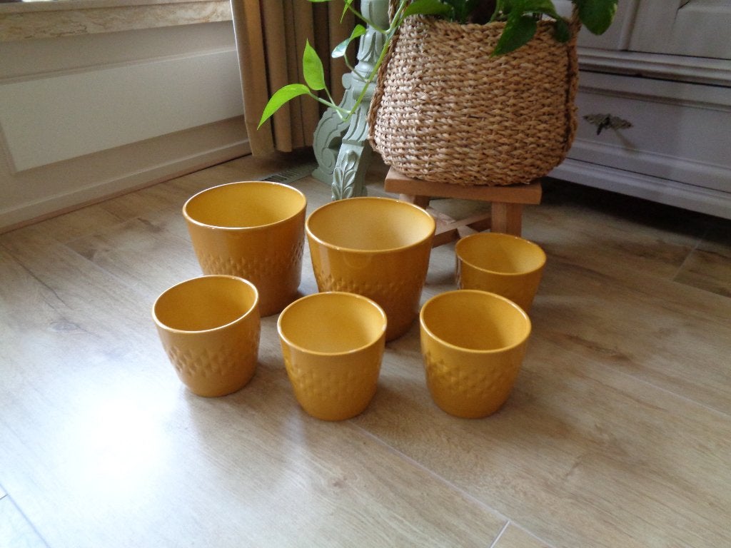6 Okergele Bloempotten ** Mimosa **, Tuin en Terras, Ophalen, Rond, Binnen, Zo goed als nieuw