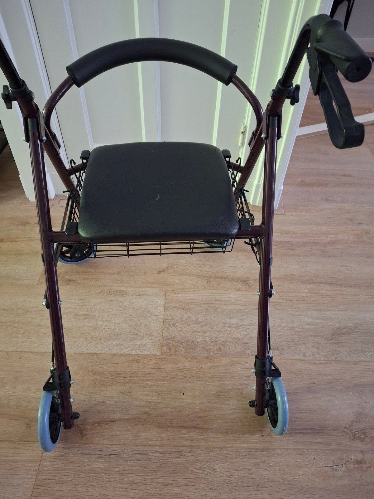 Mobiclinic Rollator lightweight | Foldable and adjustable, Ophalen