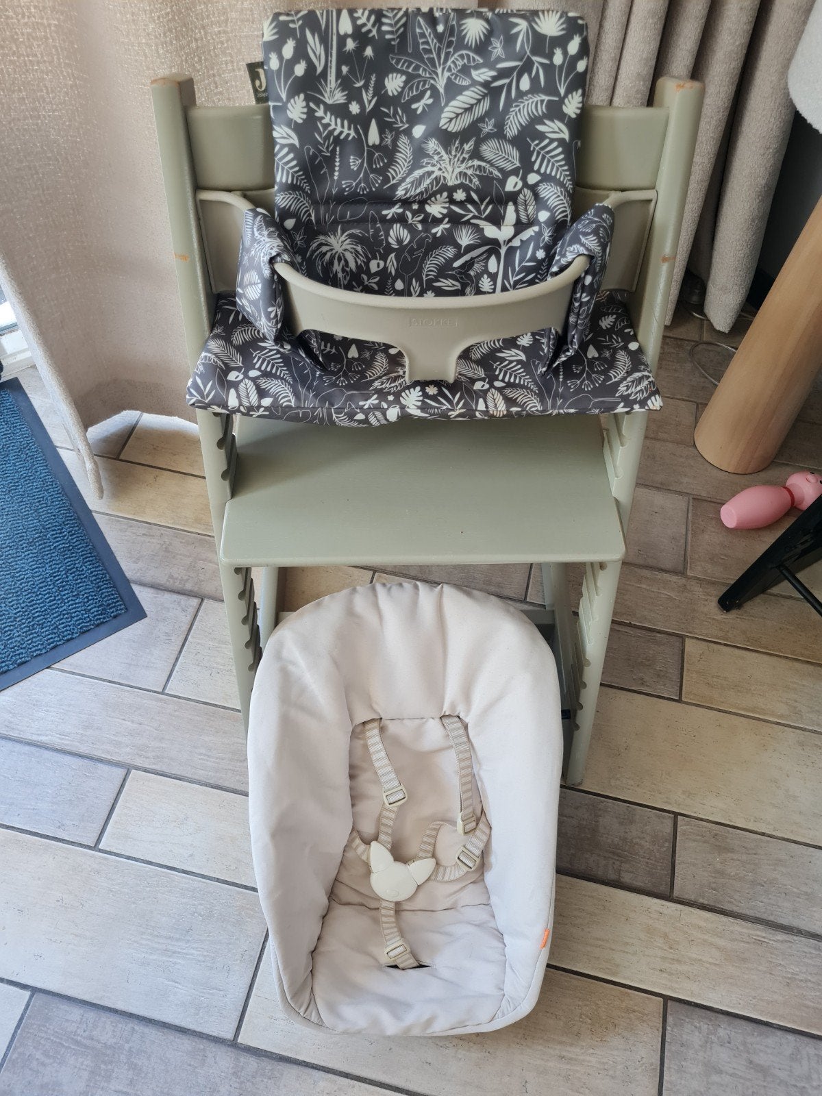 Complete Tripp Trapp Stokke Taupe Grey+Newborn+Babyset enz, Ophalen, Gebruikt, Meegroeistoel, Stoelverkleiner