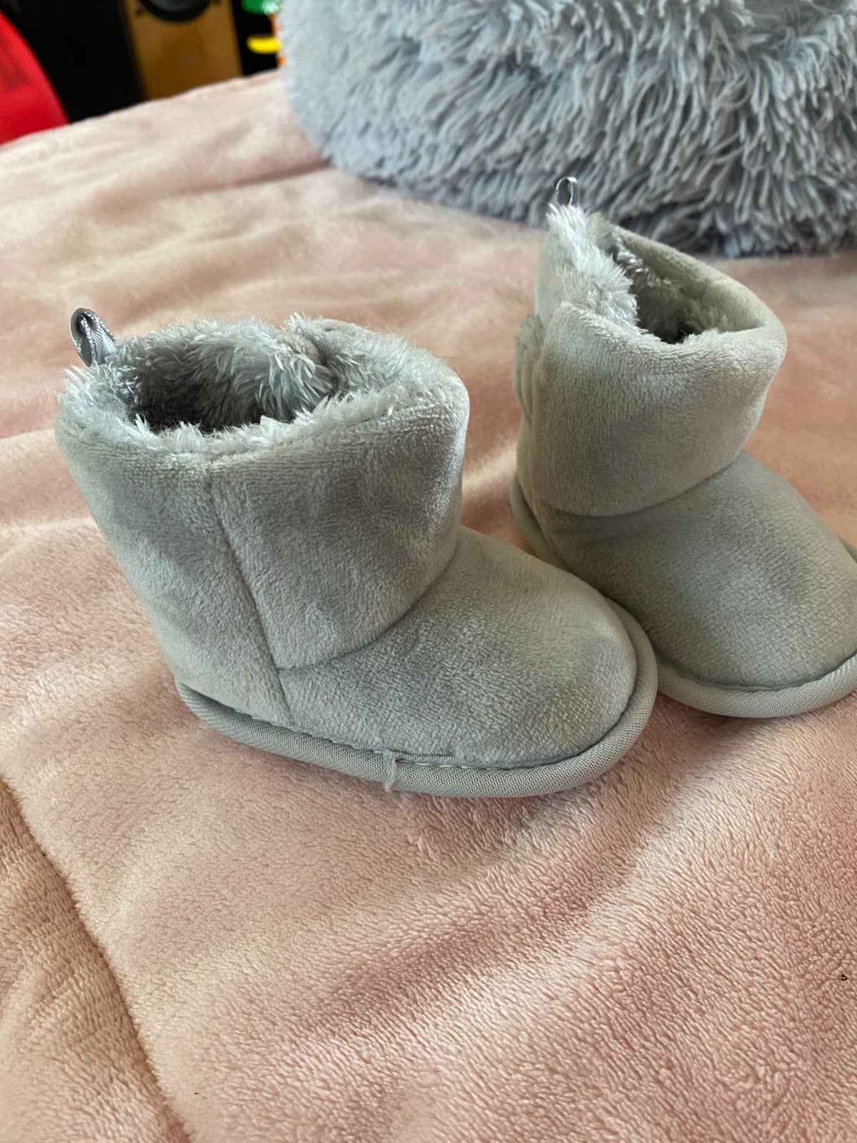 Baby Uggs Grijs Maat 19-20, Ophalen, Zo goed als nieuw, Jongetje of Meisje, Slofjes