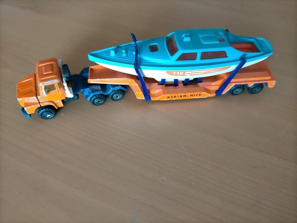 Majorette vrachtwagen net boottrailer, Hobby en Vrije tijd, Modelauto's | Overige schalen, Verzenden, Auto
