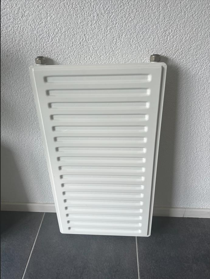 Kleine design radiator wit 75x40 cm, Doe-het-zelf en Verbouw, Verwarming en Radiatoren, Ophalen, 30 tot 80 cm, Gebruikt, Radiator