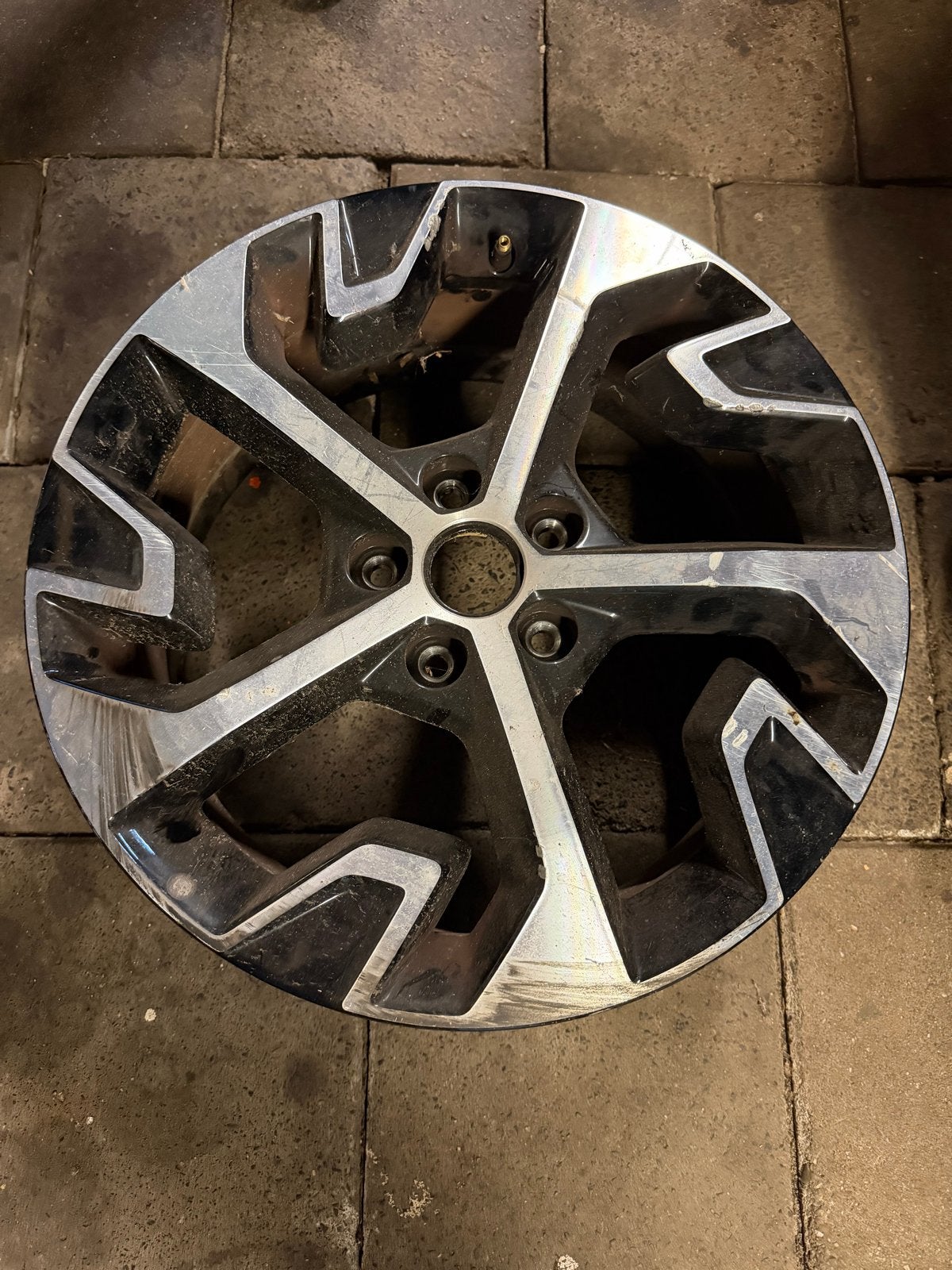 Gebruikte 18 inch velg - Zwarte zilveren kia sportage 2023, Auto diversen, Wieldoppen, Ophalen of Verzenden, Gebruikt