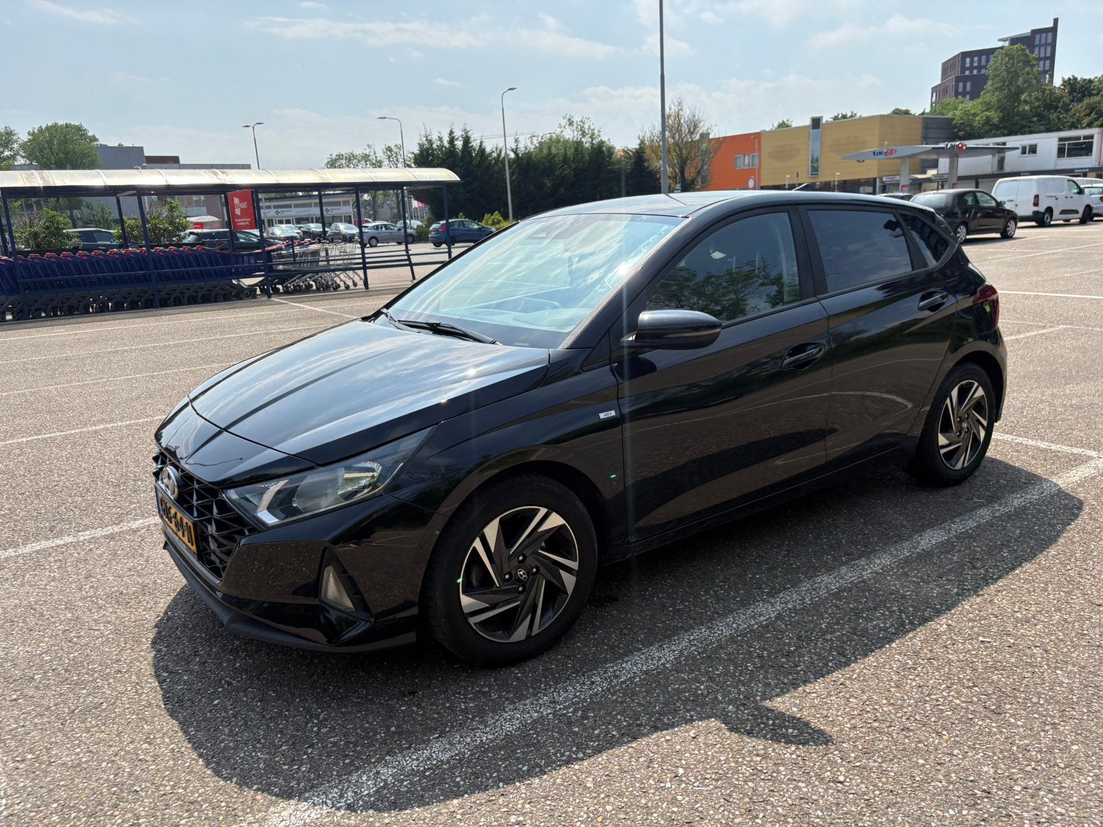 Hyundai i20 1.0 T-gdi 48V 100PK 7DCT 2021 Zwart, Auto's, Voorwielaandrijving, Handgeschakeld, 3 cilinders, Parkeersensor