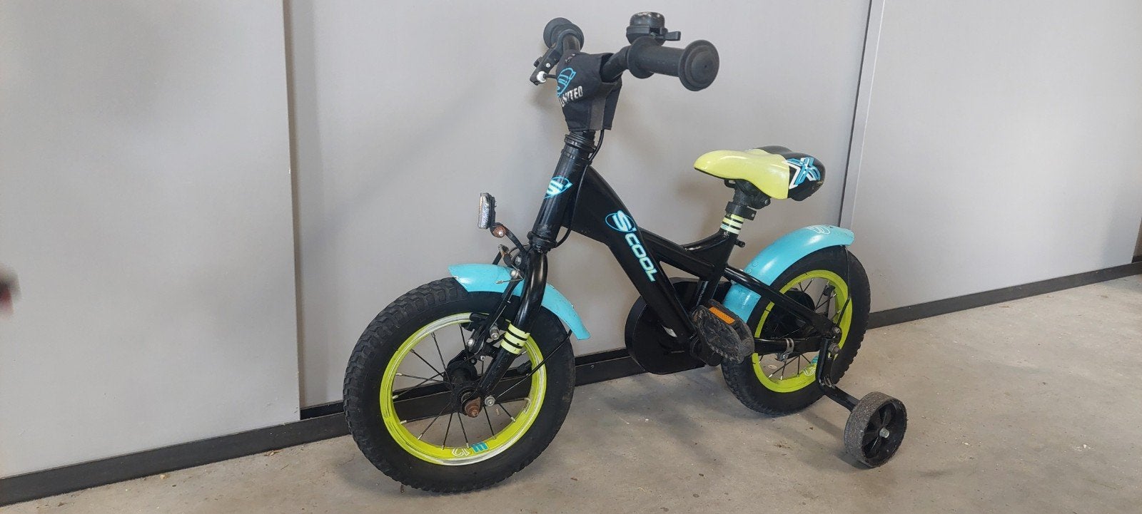 S'COOL Xxlite 12 inch kinderfiets met zijwieltjes, Ophalen, Terugtraprem, Zijwieltjes, Gebruikt