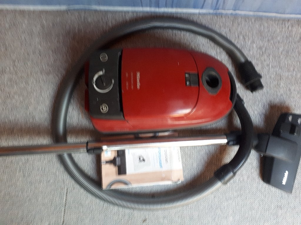 miele stofzuiger, Witgoed en Apparatuur, Stofzuigers, Gebruikt, Inclusief accessoires, 1600 tot 2000 watt, Miele