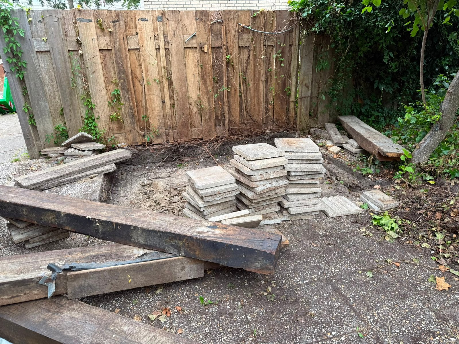 GRATIS op te halen. BIELSEN, Tuin en Terras, Bielzen en Borders, Ophalen, Gebruikt, Hout