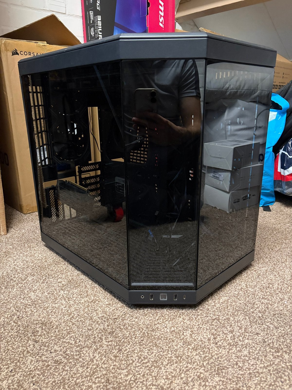 Hyte Y70 PC-behuizing - Zo goed als nieuw