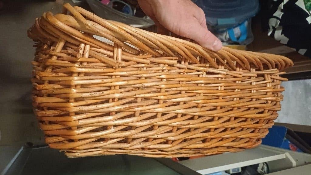 mand van dik riet, kleurrijk riet, met vilt eronder, Gebruikt, Mand, Vierkant, Ophalen of Verzenden